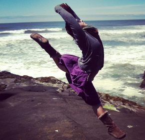 Lisa_Mie_by_the_ocean